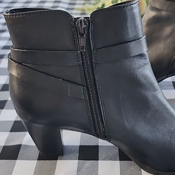 Anne Klein Black Leather Upper Pointed Chelsey I~flex ankle boot Stylish Strap - Picture 15 of 16